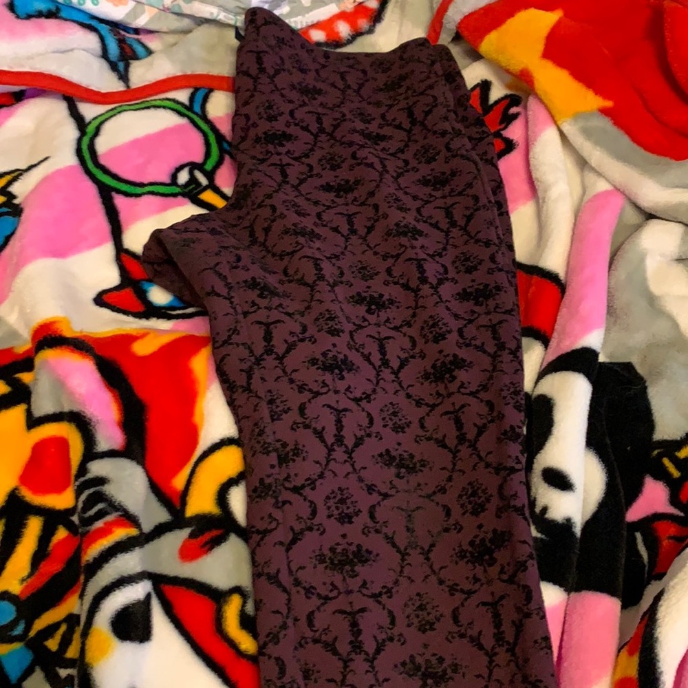 Torrid Size 1 Burgundy Brocade Pixie Pants